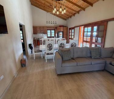 Constanza Villa | Villa Pincho