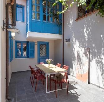 Plaka Villa | Villa Plaka 3BR 9ppl PrivateYard 200m Metro&Museum