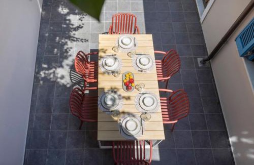 Plaka Villa | Villa Plaka 3BR 9ppl PrivateYard 200m Metro&Museum