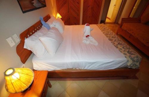 La Ceiba Villa | Villa Playa Bonita, Pool, Tropical Gardens