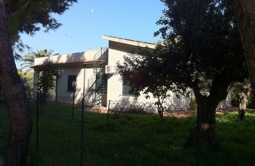 Menfi Villa | Villa Polimnia sleeps 8. There are 4 bedrooms, two bathrooms and terraces.