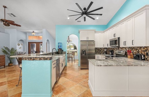 Centennial Villa | Villa Poolside Paradise: Unwind in Tropical Style!