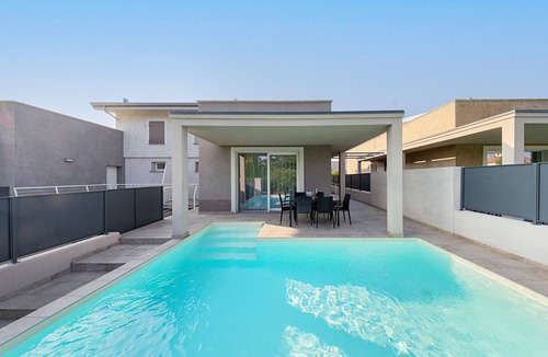 San Benedetto di Lugana Villa | Villa Prestige 19 with private pool and garden