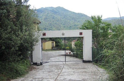 Beverino Villa | VILLA + PRIVATE POOL, BADMINTON, TABLE TENNIS, TABLE FOOTBALL, 5-a-side FOOTBALL