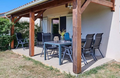 Lanzac Villa | Villa, private pool, semi-detached, 2 bathrooms, sleeps 8