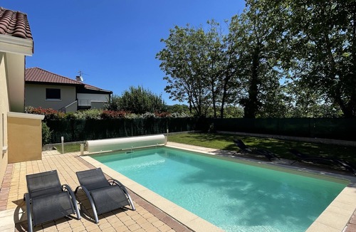 Saint-Genis-Pouilly Villa | Villa Proche de Génève, Pour Skier Dans le Jura ou Profiter de la Piscine en été