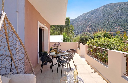 Vlicho Villa | Villa 'Prolithia 1' with Sea View, Wi-Fi and Air Conditioning
