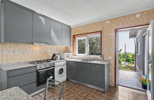 Gondoriz Villa | Villa 'Casa Santo Antonio' with Mountain View, Private Pool and Wi-Fi