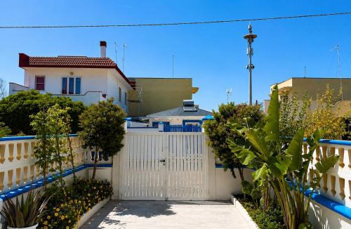 San Pietro Vernotico House | Villa Ranieri- Fronte Mare, AC, Wi-Fi e Giardino