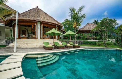 Kalibukbuk Villa | Villa Ravenala - Sumptuous 5BR Luxury Villa 10min away from Lovina in North of Bali