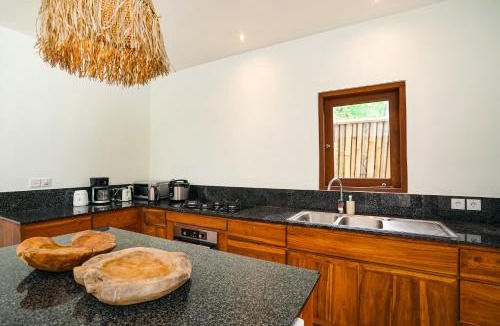 Kalibukbuk Villa | Villa Ravenala - Sumptuous 5BR Luxury Villa 10min away from Lovina in North of Bali