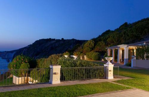 Minia Villa | Villa Rhoe