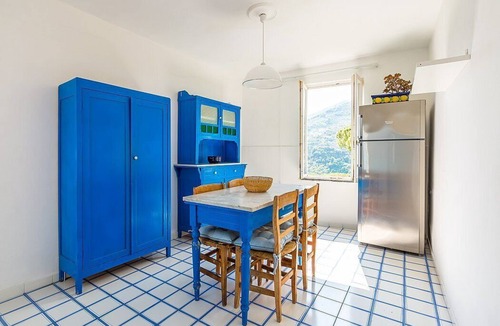 Ravello Apartment | Villa Ricordo: An elegant and welcoming ancient house which faces the sun and the sea, with Free WI-FI.