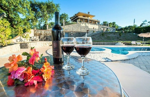 Montefiascone Villa | Villa Rinalda Grande: A bright and cheerful four-story villa located on top of a small hill, with Free WI-FI.