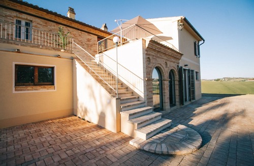 Monte San Giusto Villa | Villa Roberto by MMega