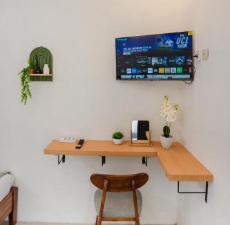 Sleman Villa | Villa Rooz BARU private pool dining kitchen