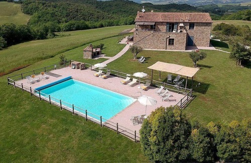 Bibbona Villa | Villa Rosapesca, fully refundable with voucher*: A characteristic and welcoming two-story villa located on top of a small hill, with Free WI-FI.