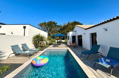Bretignolles-sur-Mer Villa | Villa Rosemonde Beach 700m Heated Pool Boules Pitch Garden Sleeps 8
