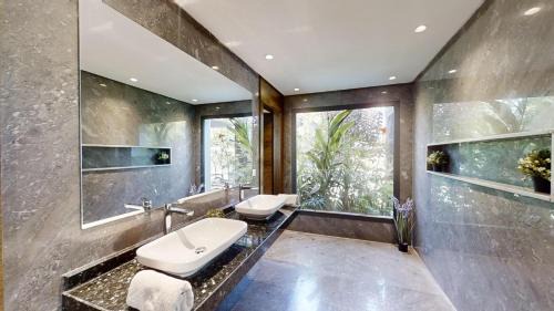 Rabat Villa | Villa S- Luxurious 8 masterbedrooms villa on 3000m2, close to all amenities, Golf and heart of Souissi