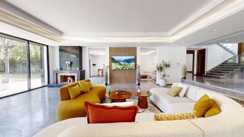 Rabat Villa | Villa S- Luxurious 8 masterbedrooms villa on 3000m2, close to all amenities, Golf and heart of Souissi