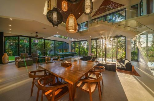 Tumbak Bayuh Villa | Villa Satiya - Unique and stylish 4-bdr pool villa in Pererenan!