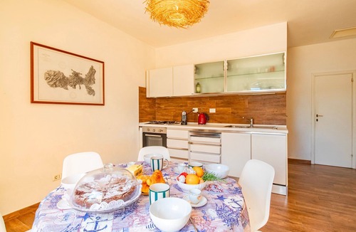 Lacona Villa | Villa Scirocco Est is located 50 meters from the beach in Lacona.