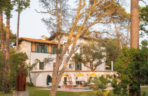 Soorts-Hossegor Villa | Villa Sciurus with large pool between lake and ocean