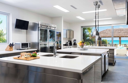 Leeward Settlement Villa | Villa Sentosa – 8-Bedroom Luxury Beachfront Villa in Grace Bay, Turks and Caicos