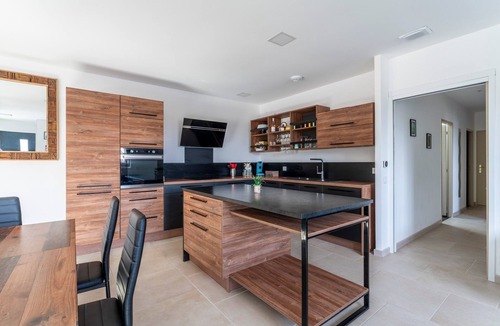 Mondragon Villa | Villa 'Sérénity 10 Pers Maxi' with Wi-Fi, Private Pool, Private Terrace, and Air Conditioning