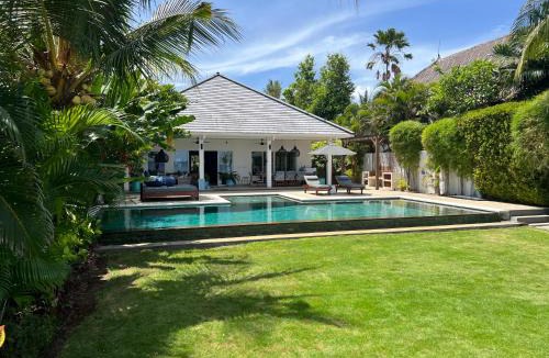 Lokapaksa Villa | Villa Serenity Beachfront Bali