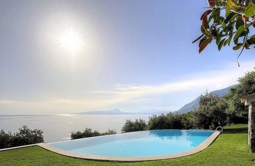 Maratea Villa | Villa Silara: A characteristic and welcoming three-story villa which faces the sun and the sea, with Free WI-FI.