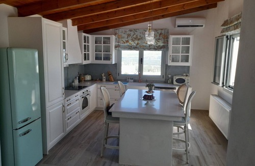 Pombia Villa | Villa Simantiri - Romantic Luxury Villa with jacuzzi & sunset views