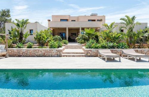 San Antonio Bay Villa | Villa Sirio