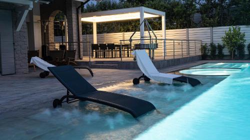 San Benedetto di Lugana Villa | Villa Sirmione Front Lake