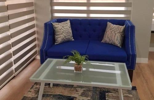 Bataan Villa | Villa - Sleeps 10 - Communal Pool - Parking