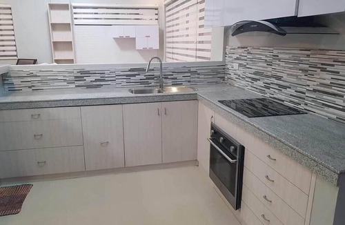 Bataan Villa | Villa - Sleeps 10 - Communal Pool - Parking