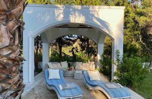 Archangelos Villa | Villa Sofia with garden, pool and lounge areas