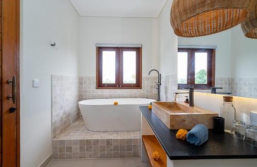 Beraban House | Villa Solaluna - Luxury 3BR with Pool near Nyanyi Beach & Luna Beach Club
