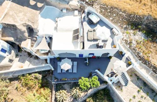 Akrotiri Apartment | Villa Solasta #2 with jacuzzi in Santorini