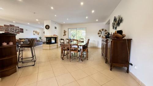 Magalas Villa | Villa SOLEIL