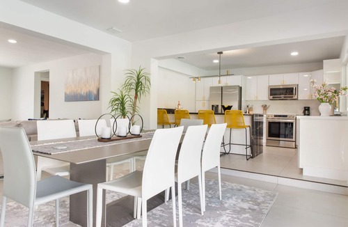 Ludlam House | Villa Solstice/Heated Pool, BB Court, Games, BBQ