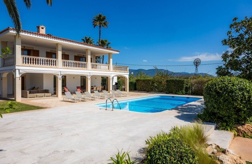 Marratxi Villa | Villa 'Spectacular In Mallorca' with Mountain View, Wi-Fi and Air Conditioning