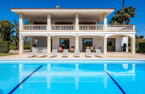Marratxi Villa | Villa 'Spectacular In Mallorca' with Mountain View, Wi-Fi and Air Conditioning