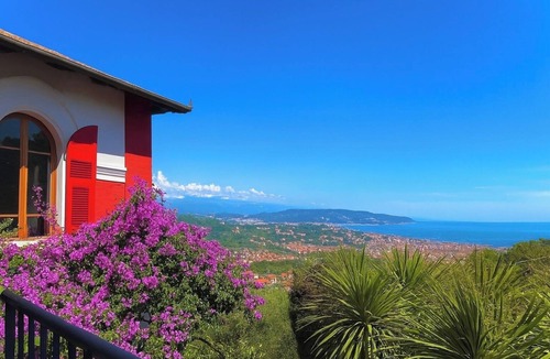 La Foce Villa | VILLA SPENSER - CinqueTerre Historic villa with sea view, pool, A/C, sleeps 8