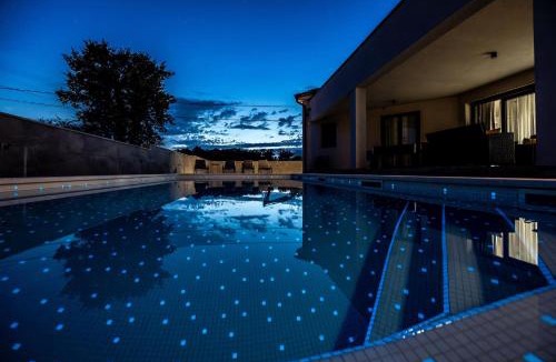 Pula Villa | Villa Speranza with Illuminated Pool