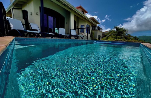Estate Peterborg Villa | Villa STARGATE welcomes you to an island escape where the sky meets the sea.