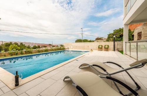 Karlobag Apartment | Villa Stella with pool and seaview