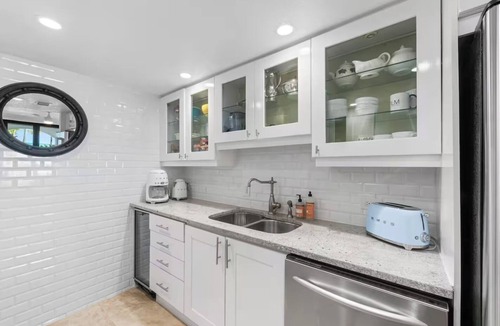 West Bay Condo | Villa Steps From The Sand