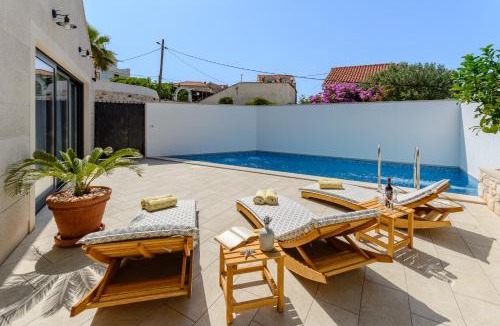 Sutivan Villa | VILLA STONE PEARL SUTIVAN - exceptional luxury new three-room villa - private pool and jacuzzi - perfect location right next to the town center and the beach - secured parking space