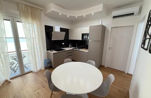 Isolotto Apartment | Villa Strozzi - Modern Apartament